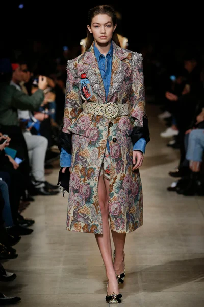 Look 44